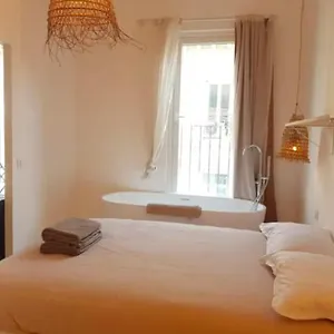 https://lafrenchcasa-canebire.fr-provencehotel.com